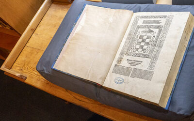 La Biblioteca del Seminari de Tarragona restaura quatre volums de la Bíblia Poliglota Complutense