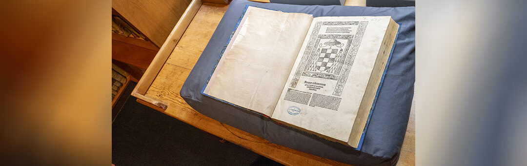 La Biblioteca del Seminari de Tarragona restaura cuatro volúmenes de la Biblia Poliglota Complutense